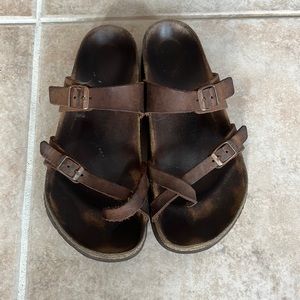 Cross toe Birkenstocks